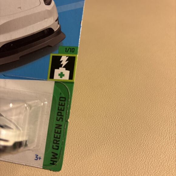Hot Wheels Tesla Model Y 37/250 White - Picture 3 of 7